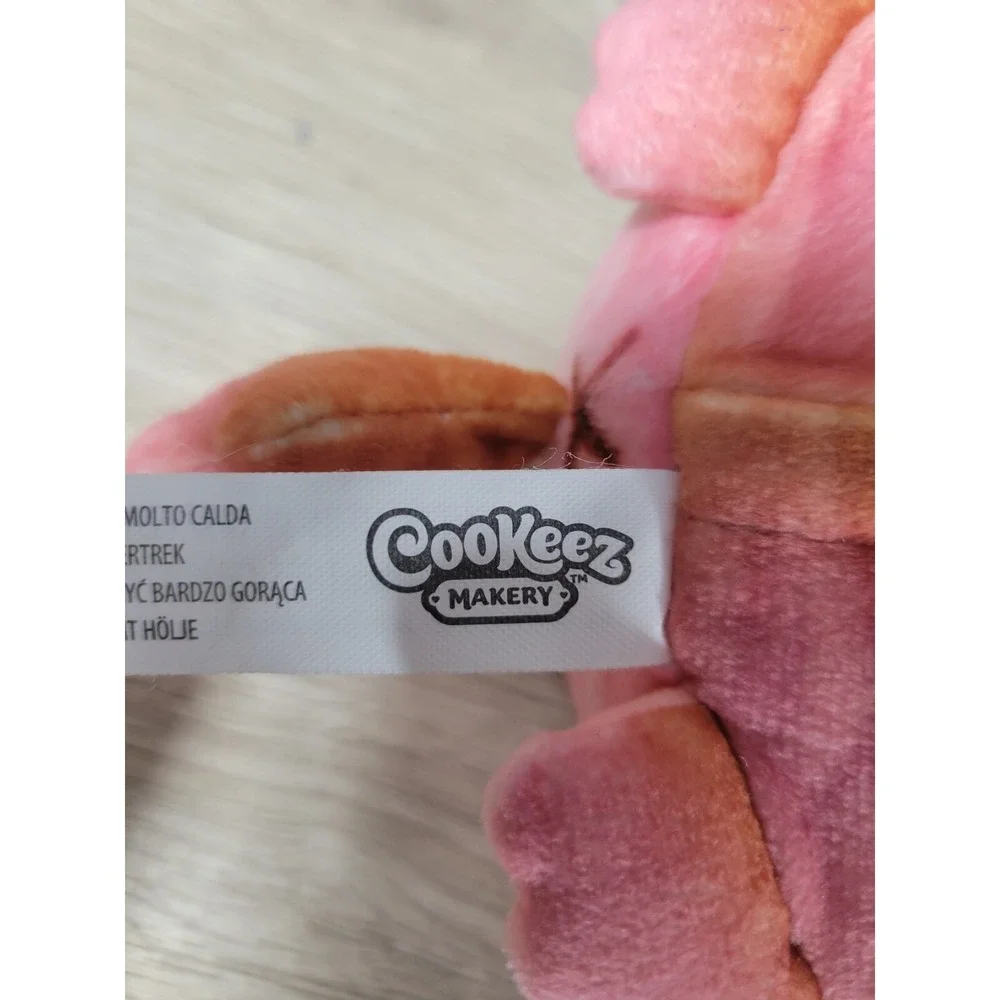 Cookeez Makery Baked Treatz DONUT DOG Sound Works.  ‎ Frosted Fido